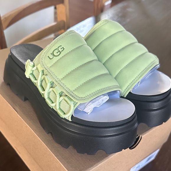 UGG CALLIE Light Green Padded Slides with Black Sole - Picture 1 of 8